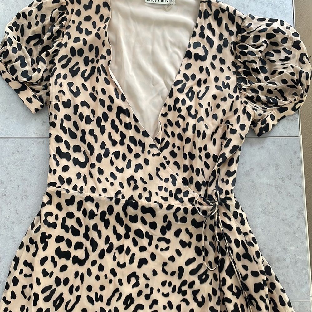 ALICE + OLIVIA cheetah print silk blend wrap dress puff sleeves lined size 6 - Picture 9 of 16